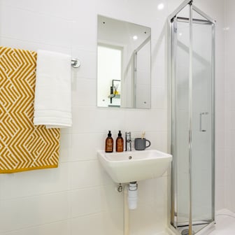 Gold Skyline En Suite - Image 6